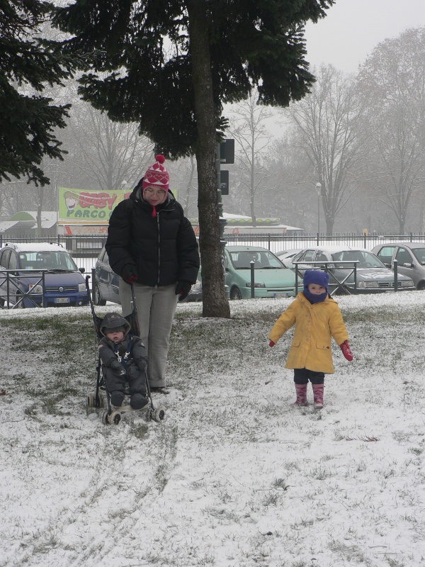 La famille dans la neige